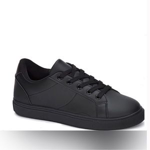 NWB Andrea Solid Black Tennis shoe